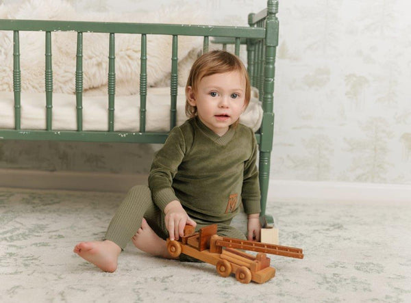Mon Tresor Baby V-Neck Emblem Ensemble Sage