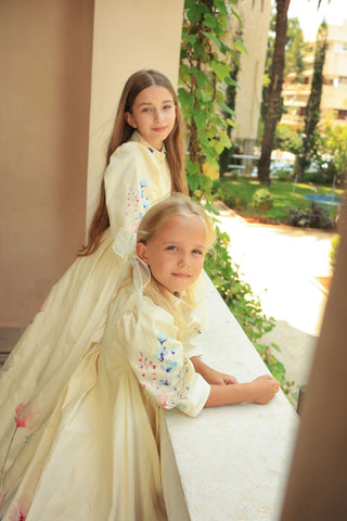 Dinky Girls Off White Gown With Flowers